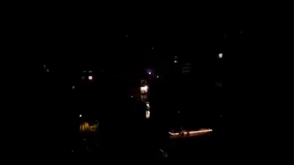 Κορωνοϊός-Παλαιό Φάληρο: Πάρτι στα μπαλκόνια με dj, πυροτεχνήματα και… Πανταζή! (vid)