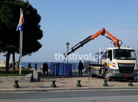 Κορωνοϊός: Περατζάδα στην παραλία της Θεσσαλονίκης τέλος – Τοποθετούνται 400 σιδερένια κιγκλιδώματα