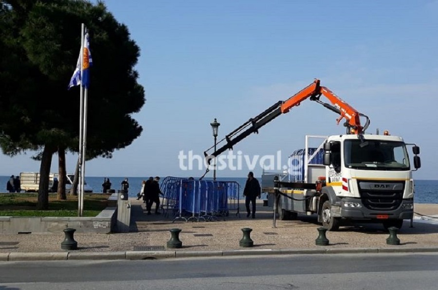 Κορωνοϊός: Περατζάδα στην παραλία της Θεσσαλονίκης τέλος – Τοποθετούνται 400 σιδερένια κιγκλιδώματα