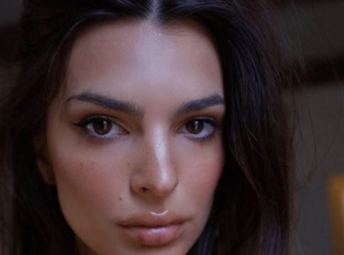 Η Emily Ratajkowski ξεσηκώνει τους γείτονές της (Pic)