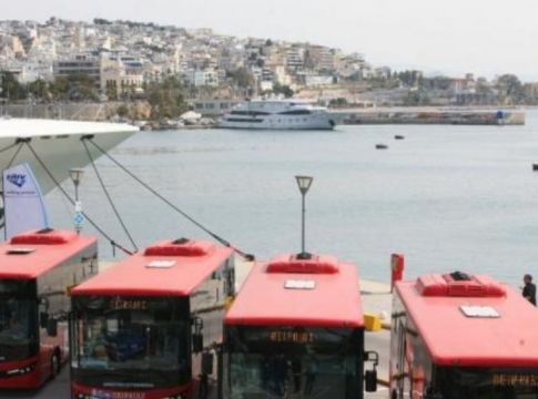Κορωνοϊός-Πειραιάς: Απολυμαίνονται τα λεωφορεία της δημοτικής συγκοινωνίας