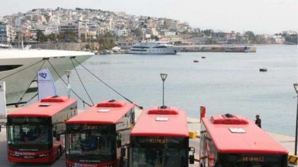 Κορωνοϊός-Πειραιάς: Απολυμαίνονται τα λεωφορεία της δημοτικής συγκοινωνίας