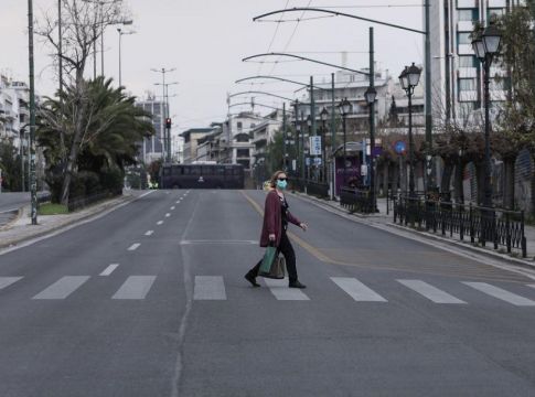 Κορωνοϊός: Τα κρούσματα και οι νεκροί στην Ελλάδα σε σχέση με άλλες χώρες (γραφήματα)