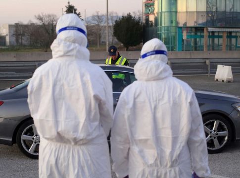 Κορονοϊός: Προσοχή! Αυτός είναι ο τρόπος εξάπλωσης που δεν γνωρίζαμε