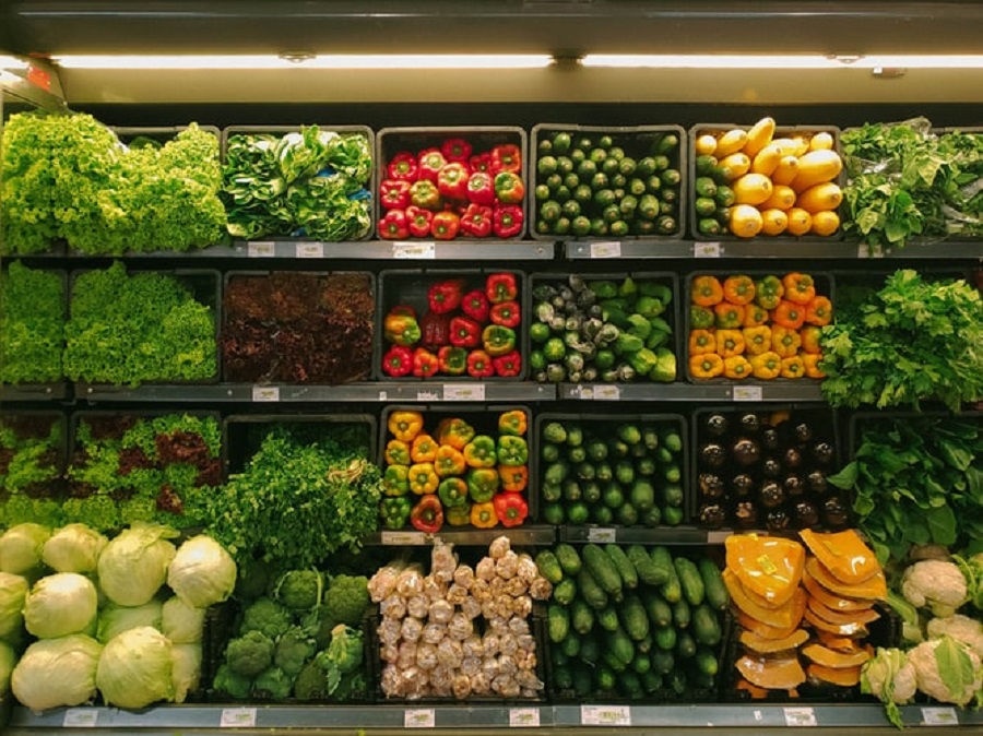 Κορωνοϊός: Γιατρός προειδοποιεί πως ζει πάνω σε φρούτα και λαχανικά – Τι προτείνει σε όσους πηγαίνουν σούπερ μάρκετ