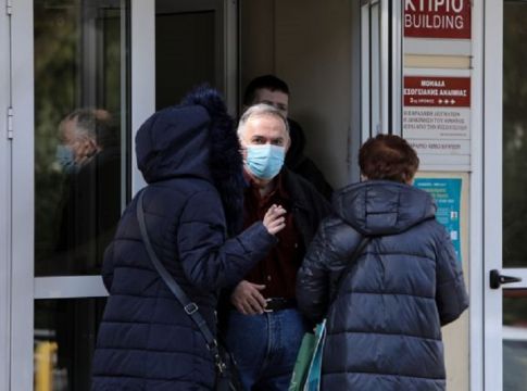 Συναγερμός στην Ελλάδα για τον κορωνοϊό: Μεγαλώνει η λίστα με τα κρούσματα και τα κλειστά σχολεία