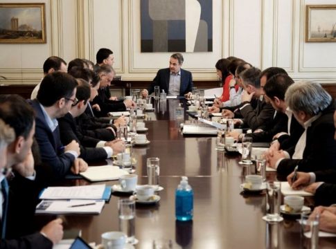 Έκτακτα κυβερνητικά μέτρα για κορωνοϊό: Τι θα γίνει με τα σχολεία – Στο «τραπέζι» και φορολογικές ελαφρύνσεις