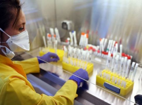 Καταγγελία ΠΟΕΔΗΝ: Διοικητής νοσοκομείου χρεώνει 70 ευρώ για εξέταση δειγμάτων κορωνοϊού