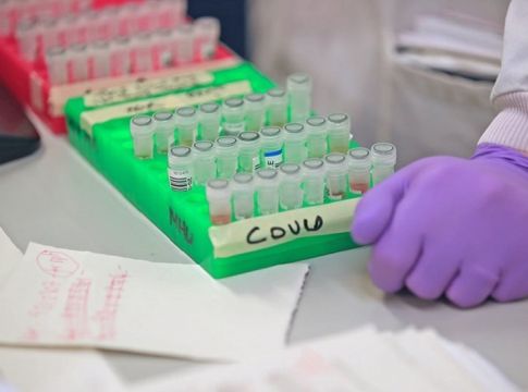Δείτε πόσα τεστ για Covid-19 έχει κάνει η κάθε χώρα