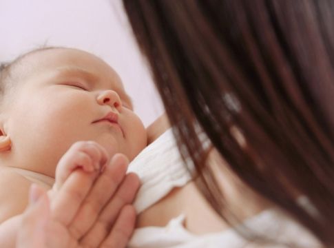 Κορωνοϊός: Tι πρέπει να προσέχετε στην εγκυμοσύνη και τον θηλασμό