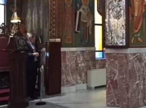 Κορωνοϊός: Ο Σωτήρης Τσιόδρας έψαλε σε εκκλησία στα Σπάτα