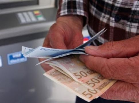 Κοροναϊός : Δεν αποκλείεται να πλήξει και τους μισθούς στο Δημόσιο