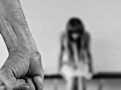 Κορωνοϊός – Γαλλία: Πανδημία… ενδοοικογενειακής βίας στη χώρα