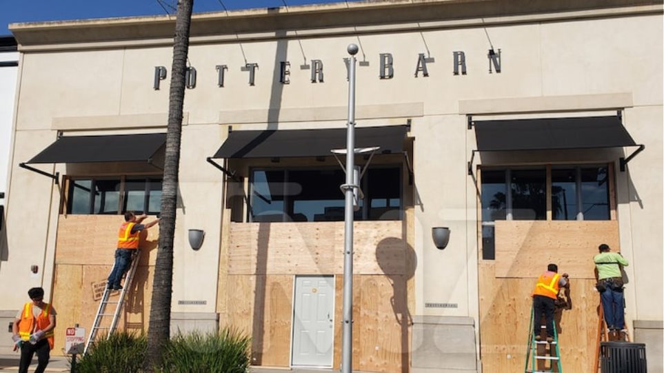 Κορωνοϊός – ΗΠΑ: «Χτίζουν» τις βιτρίνες για λόγους ασφαλείας