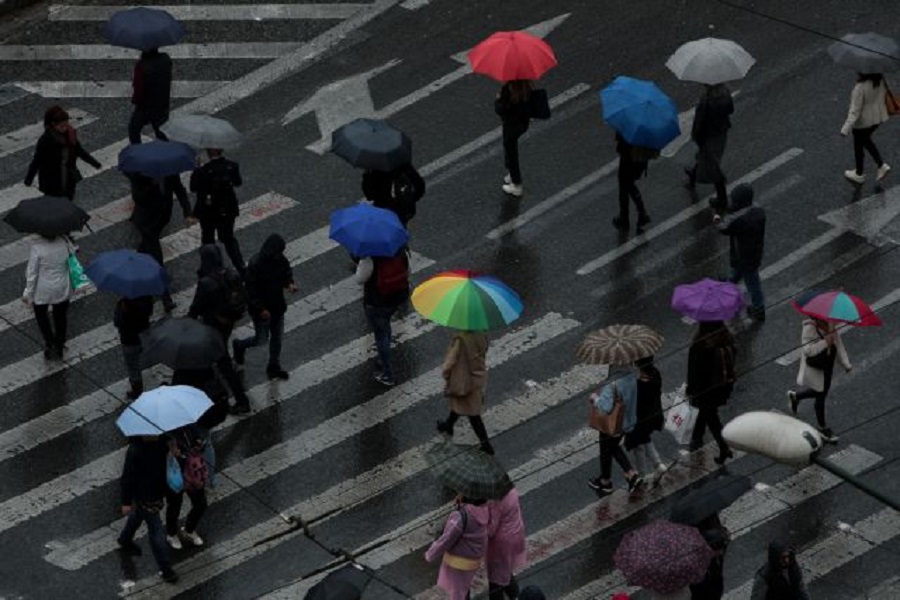 Καιρός: Άστατος με βροχές και καταιγίδες