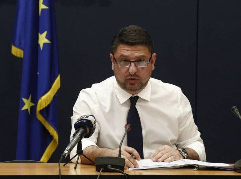 Κορονοϊός – Νίκος Χαρδαλιάς: Ο «αυστηρός» υπουργός όπως δεν τον έχετε ξαναδεί! (pics)