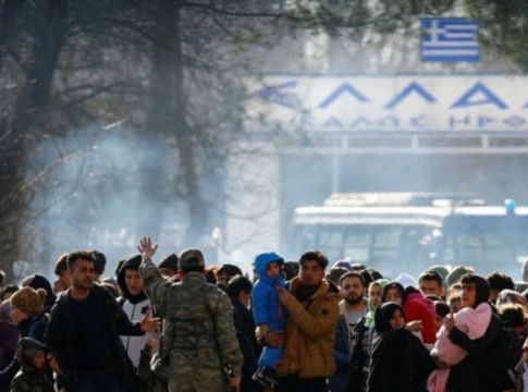 Εβρος: «Καραβάνια» μεταναστών στα σύνορα -«Μας πούλησαν ελπίδα, ξέρουμε ότι δεν θα ανοίξουν»