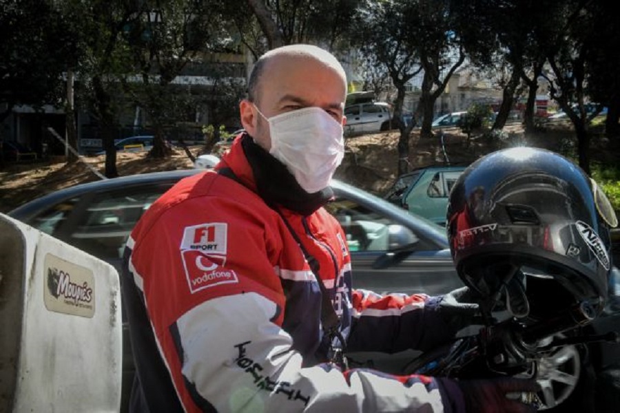 Ανήσυχοι οι ντελιβεράδες: Θα γίνουμε διανομείς κορονωϊού αντί τροφίμων