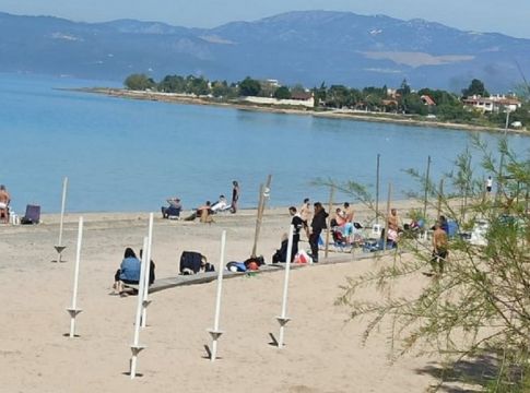 Κορωνοϊός: Κλείνουν οργανωμένες παραλίες και χιονοδρομικά κέντρα μετά τον συνωστισμό!
