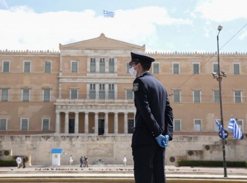 Κορωνοϊός: Τι δείχνουν τα στοιχεία για την επέλαση της νόσου σε 4 χώρες και στην Ελλάδα