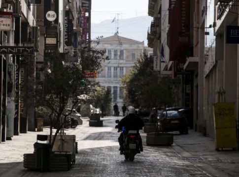 Κοροναϊός: Αυξάνονται οι «άγνωστοι Χ» του ιού δυσκολεύοντας την εξίσωση για στρατηγική εξόδου