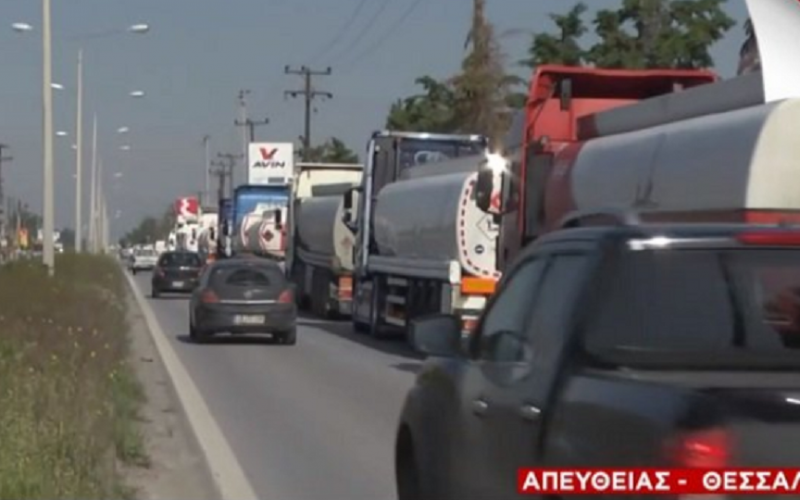 Ουρές κάνουν τα βυτιοφόρα στη Θεσσαλονίκη – Οι Έλληνες τρέχουν να προμηθευτούν πετρέλαιο λόγω των χαμηλών τιμών (ΒΙΝΤΕΟ)