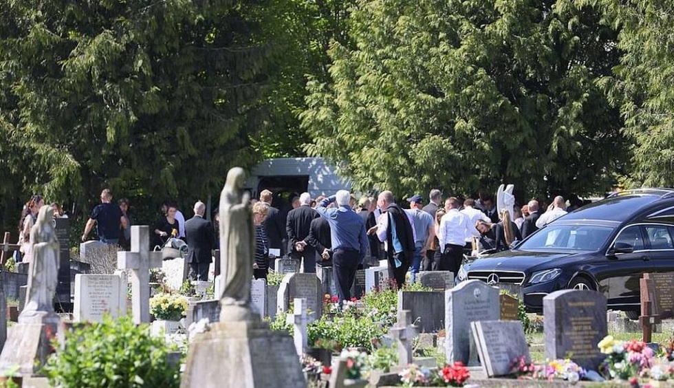 Απίστευτο σκηνικό σε κηδεία θύματος του κορωνοϊού: Πρόστιμα στους συγγενείς και κατάσχεση… της σορού