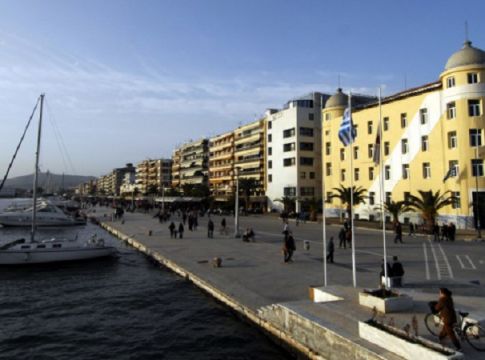 Κοροναϊός: Απαγόρευση κυκλοφορίας στις παραλίες Πάτρας και Βόλου