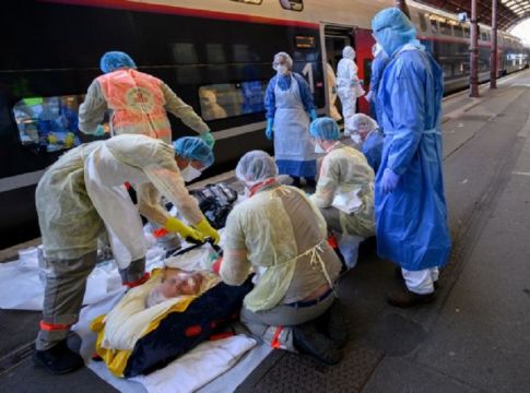 Κοροναϊός: Ξεπέρασαν τις 5.000 οι νεκροί στη Γαλλία – 599 σε ένα 24ωρο