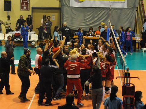 Σαν σήμερα: Το πρώτο πρωτάθλημα για τα κορίτσια του Ολυμπιακού (vid)