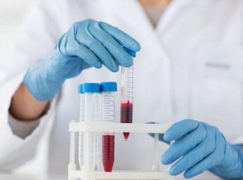 Κορωνοϊός : Ενθαρρυντικά τα δεδομένα θεραπείας με πλάσμα αίματος από ασθενείς που ανάρρωσαν