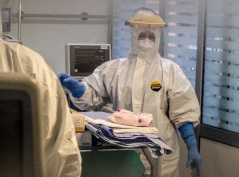 Κορωνοϊός: Συγκλονιστικές εικόνες μέσα από το “Αττικόν” (ΦΩΤΟ)
