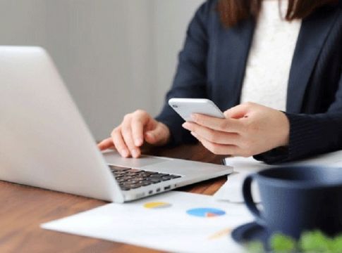 Κορωνοϊός: Παράταση έως 31 Μαΐου για την τηλεργασία – Τι ισχύει με ωράριο, υπερωρίες