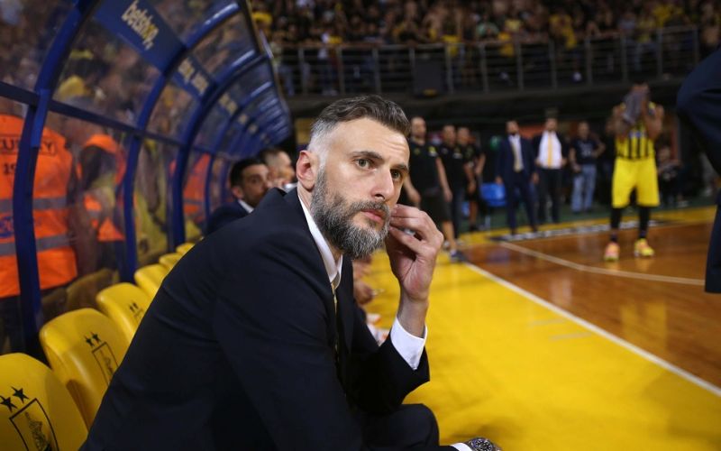 Τα «χρόνια πολλά» της ΚΑΕ Άρης στον Σανικίτζε (pic)