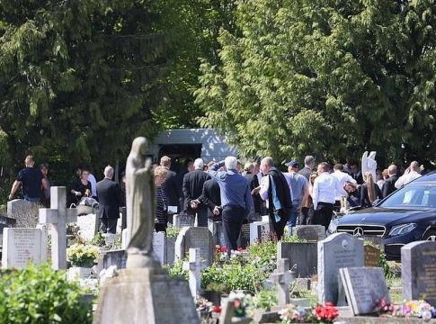 Εικόνες – σοκ σε κηδεία λόγω κορονοϊού – Δείτε τι συνέβη