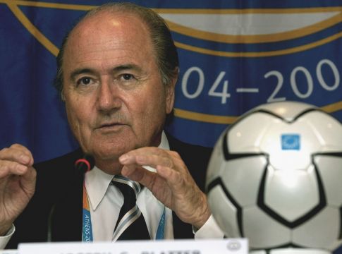 Ο Μπλάτερ απάντησε στις κατηγορίες για δωροδοκία