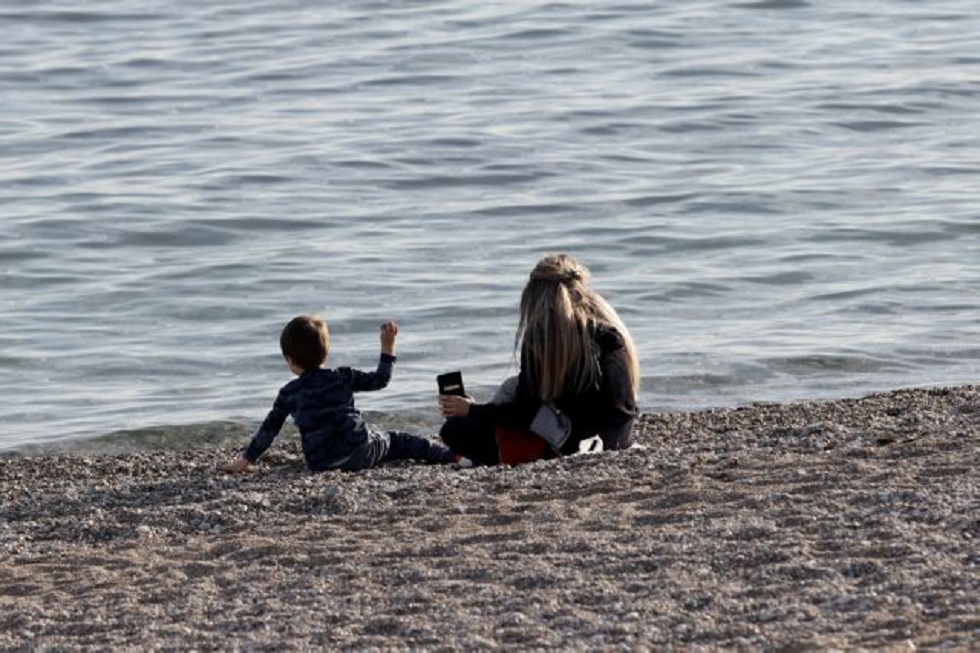 Κορωνοϊός : Αλλιώτικο το φετινό καλοκαίρι – Με «απόσταση» τα μπάνια στη θάλασσα