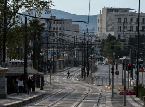 Κορωνοϊός: Τι προτείνει μελέτη του ΑΠΘ για τη σταδιακή άρση των περιορισμών