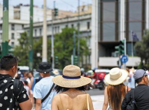 Κορωνοϊός: SOS εκπέμπουν τα ξενοδοχεία – Μέτρα για την τόνωση του τουρισμού