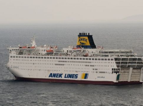 Κορωνοϊός: Αποφασίστηκε ελλιμενισμός του «Ελευθέριος Βενιζέλος» – 119 κρούσματα στο πλοίο