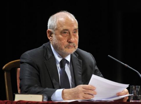 Ο νομπελίστας Στίγκλιτς κατά Τραμπ: «Εχει τα χέρια του βαμμένα με αίμα»