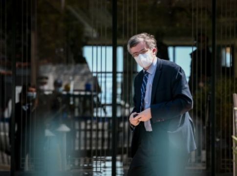 Αυτοψία Τσιόδρα στην κλινική στο Περιστέρι – 37 θετικά κρούσματα κορωνοϊού