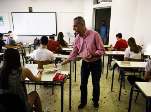 Κορωνοϊός: Αγωνία μαθητών και γονιών για τις Πανελλήνιες – Πότε θα γίνουν, τι σχεδιάζει το υπ. Παιδείας
