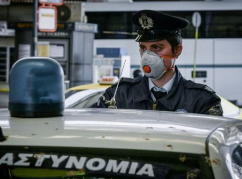 Κορωνοϊός : Διστακτικοί οι επιστήμονες για την άρση των μέτρων στην Ελλάδα – Τι φοβούνται περισσότερο