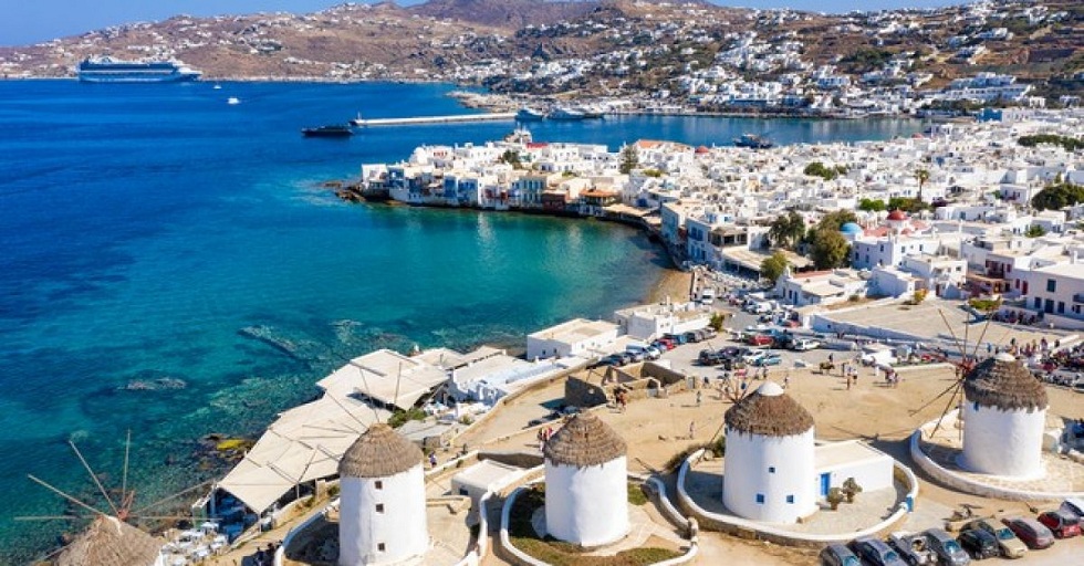 Telegraph για Ελλάδα: «Λουσμένη στον ήλιο και σχετικά ανέπαφη από τον κοροναϊό»