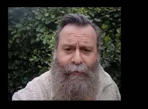 Άγριες μέλισσες: Έξαλλος ο «παπά Γρηγόρης» – Το οργισμένο μήνυμά του – Τι συνέβη; (Pics-Vid)