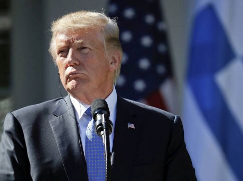 Ο Τραμπ επιμένει ότι ο κοροναϊός διέρρευσε από εργαστήριο στην Ουχάν