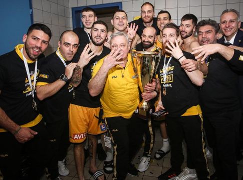 Οι ευχές της ΑΕΚ στον γυμναστή της, Νίκο Παπαβασιλείου