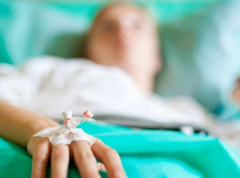 Δεύτερος θάνατος νέου από κορωνοϊό – Τι δείχνουν τα στοιχεία για τις ηλικίες