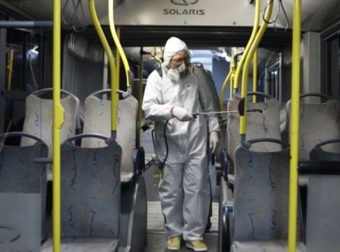 Κορωνοϊός – έρευνα: Οι πολίτες πιστεύουν ότι στα Μέσα Μεταφοράς «κυκλοφορεί» περισσότερο ο ιός